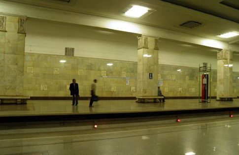 Баланс белого при люминисцентном освещении тяготеет к желтому Баланс белого при люминисцентном освещении тяготеет к желтому