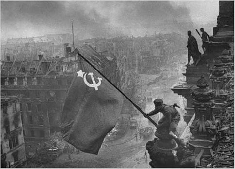 Евгений Халдей. Знамя над Рейхстагом