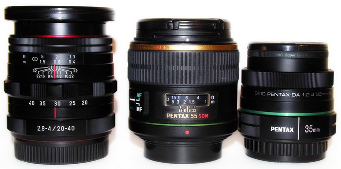 Слева направо: Pentax DA 20-40mm f/2.8-4 Limited DC WR, Pentax SMC DA* 55mm f1.4 SDM и Pentax SMC DA 35mm f/2.4 AL