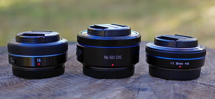 Сравнение габаритов объективов Samsung 16 мм/f2.4, Samsung 16-50mm f3.5-5.6 ED OIS Power Zoom и Samsung 20/f2.0