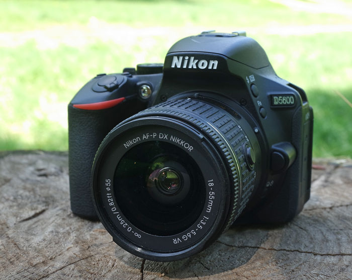 Nikon D5600 с объективом