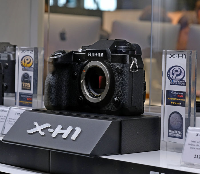 FUJIFILM X-H1